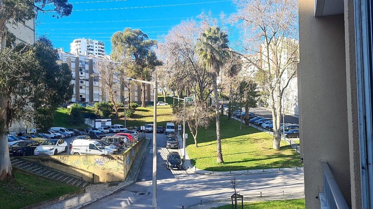 Lovely Room For Rent Odivelas  Bagian luar foto